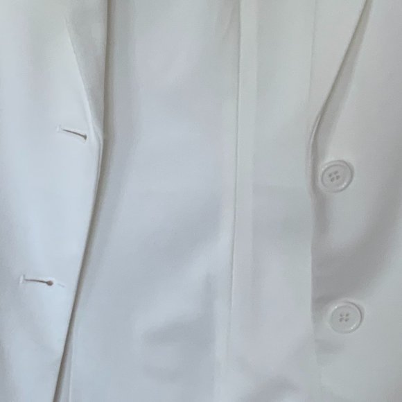 White 3/4 sleeve blazer - Picture 2 of 6